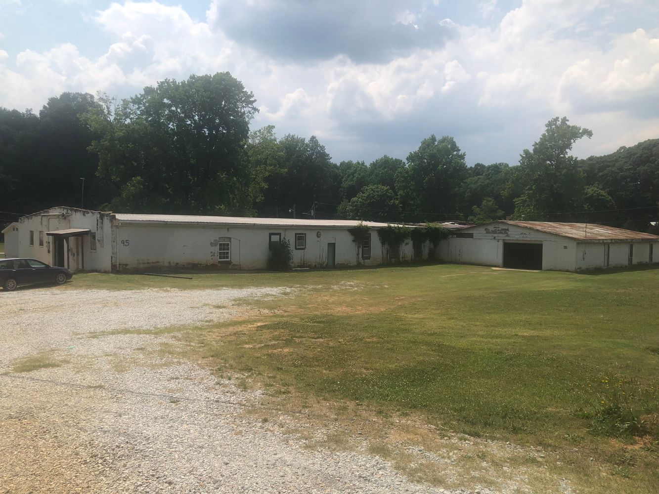 Maysville: 530 Sims St, Maysville, GA 30558